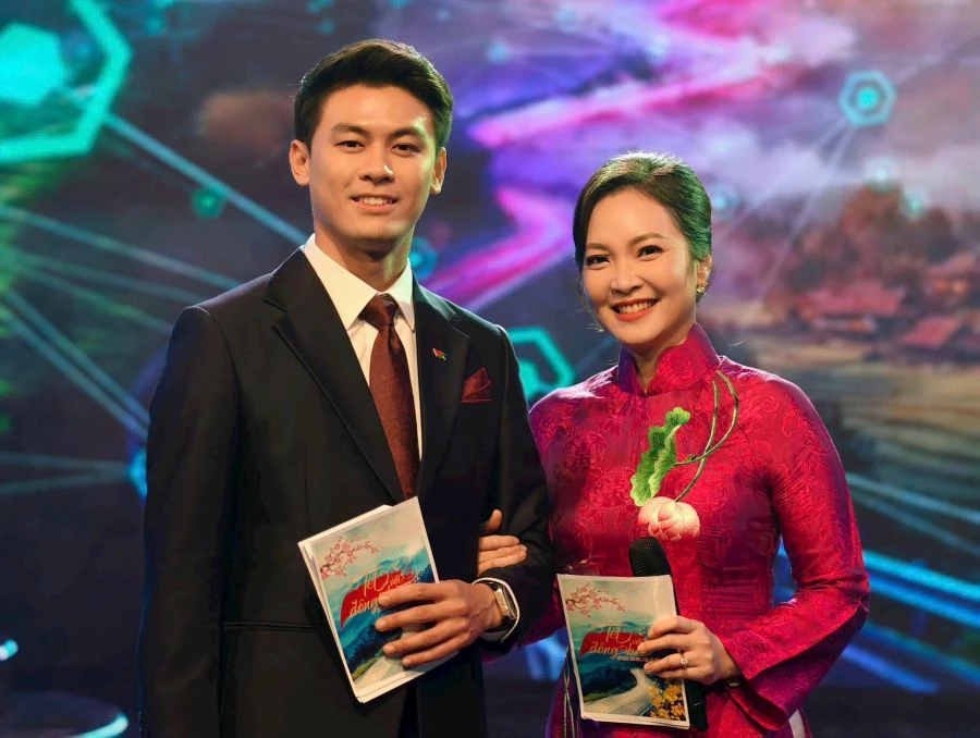 MC Phương Thảo và Đức Mạnh dẫn dắt chương trình.