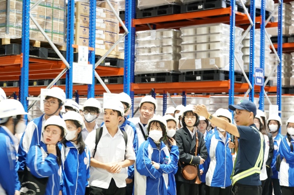 Cầu nối nhân lực logistics