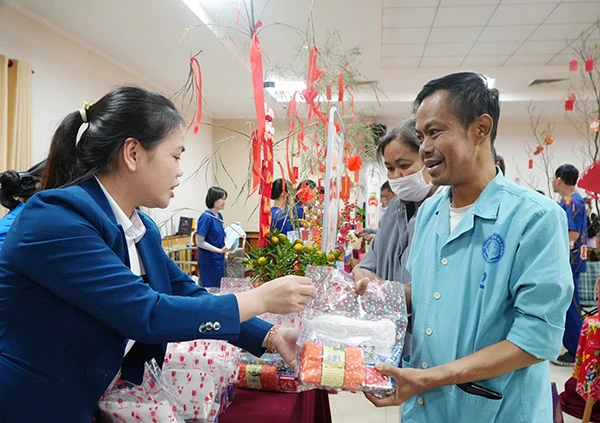 Bệnh nhân khoa Thận nhân tạo tham gia "Phiên chợ 0 đồng".