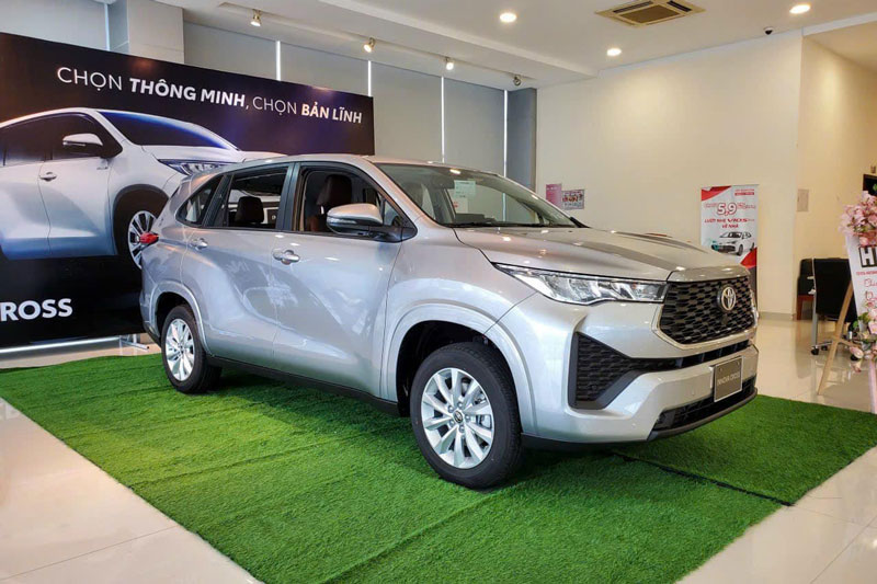 Trước Tết, Toyota Innova Cross hybrid giảm giá mạnh tại Việt Nam