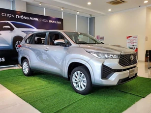 Trước Tết, Toyota Innova Cross hybrid giảm giá mạnh tại Việt Nam