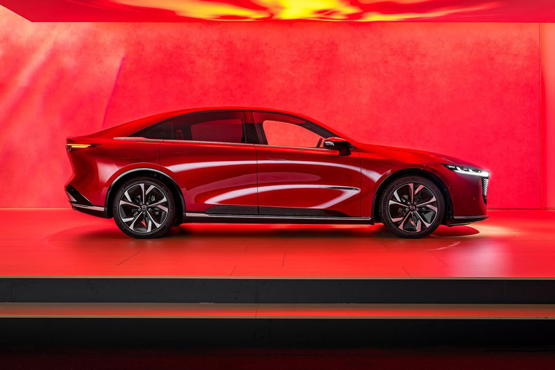 Mazda 6e 2026 chốt giá gần 1,4 tỷ đồng