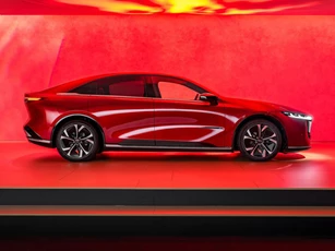 Mazda 6e 2026 chốt giá gần 1,4 tỷ đồng