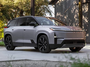 Rotota giới thiệu SUV dài hơn 5 mét, công suất 343 mã lực, giá hơn 1,2 tỷ đồng