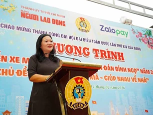 Gần 500 vé xe tặng người lao động về quê đón Tết