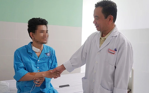 Người hiến gan (con trai người bệnh) dự kiến xuất viện trước Tết.