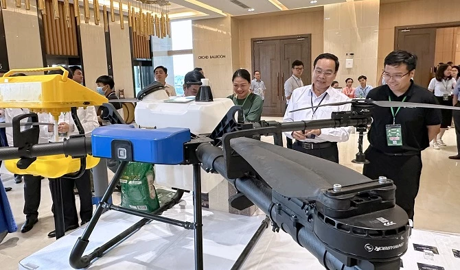 Phát triển nguồn nhân lực chất lượng cao được xem là yếu tố quyết định năng lực cạnh tranh.