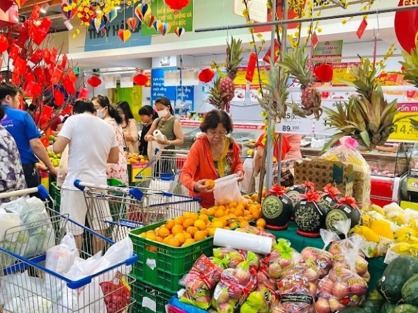 28 Tết: Siêu thị hút khách, sức mua tăng vọt