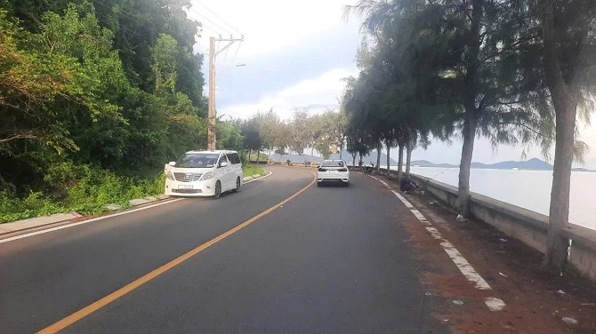 Ảnh 2: Tuyến đường ven biển Hà Tiên.