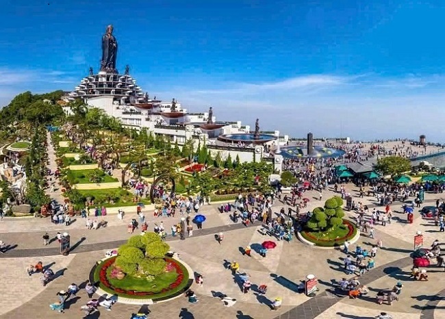 Du lịch Tây Ninh bứt tốc dịp Tết Nguyên đán, doanh thu vượt 365 tỷ đồng