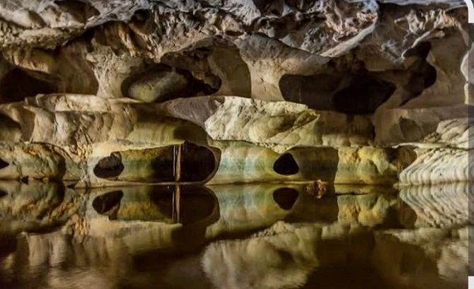 Núi MoSo di tích vừa lung linh vừa huyền ảo như hang động chốn bồng tiên. Đây cũng là di tích lịch sử cấp quốc gia.