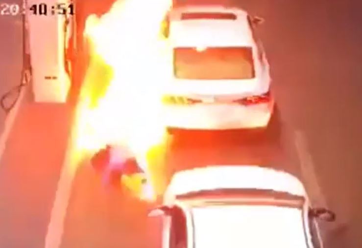 Thanh toán tiền xăng bằng thẻ, trạm xăng bất ngờ bốc cháy dữ dội