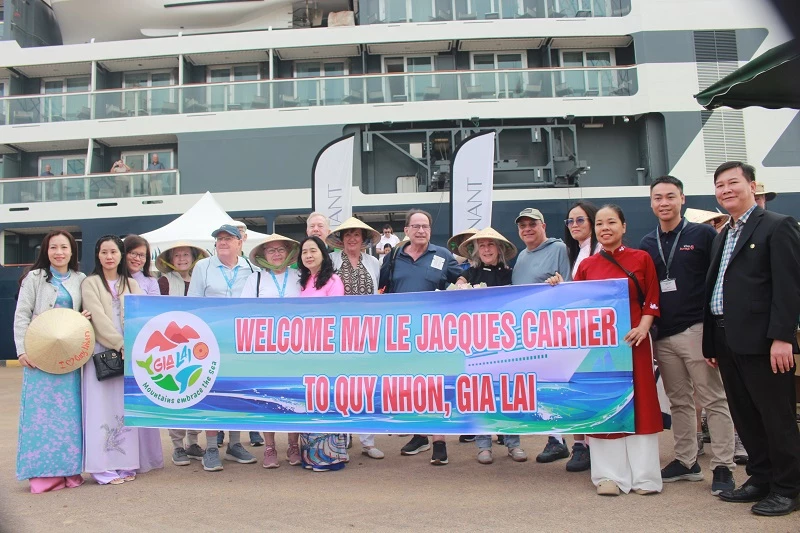 Sở Văn hóa, Thể thao và Du lịch Gia Lai phối hợp với cùng các cơ quan liên quan tổ chức lễ đón tàu Le Jacques Cartier cập Cảng Quy Nhơn