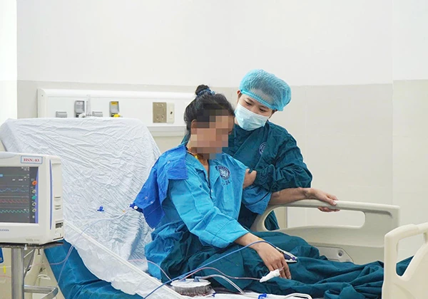 Cscs y, bác sĩ Bệnh viện Đà Nẵng trực xuyên Tết để chăm sóc, điều trị cho các bệnh nhân ghép tạng. Cscs y, bác sĩ Bệnh viện Đà Nẵng trực xuyên Tết để chăm sóc, điều trị cho các bệnh nhân ghép tạng.