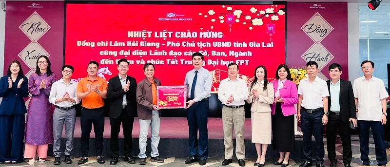 Lãnh đạo UBND tỉnh Gia Lai thăm, chúc Tết Trường Đại học FPT Quy Nhơn. Lãnh đạo UBND tỉnh Gia Lai thăm, chúc Tết Trường Đại học FPT Quy Nhơn.
