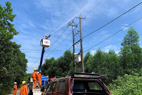 Điện lực miền Trung 6 năm liên tiếp vượt chỉ tiêu tiết kiệm điện