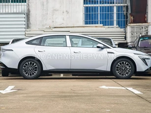 Đối thủ của Toyota Camry ra mắt: Công suất 218 mã lực, trang bị tiên tiến, giá gần 460 triệu đồng