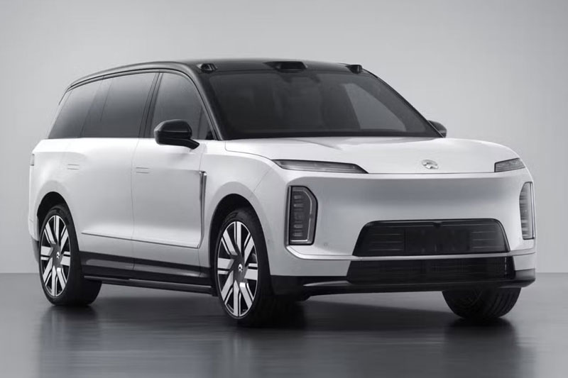 SUV dài gần 5,4 mét, công suất 697 mã lực, giá hơn 1,9 tỷ đồng