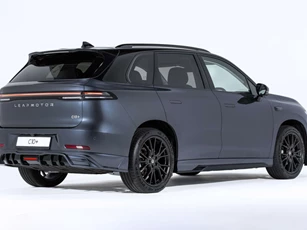 SUV công suất 299 mã lực, ngoại hình hầm hố, giá gần 1 tỷ đồng