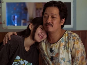 Trường Giang trở thành đạo diễn trăm tỷ với 'Nhà ba tôi một phòng'