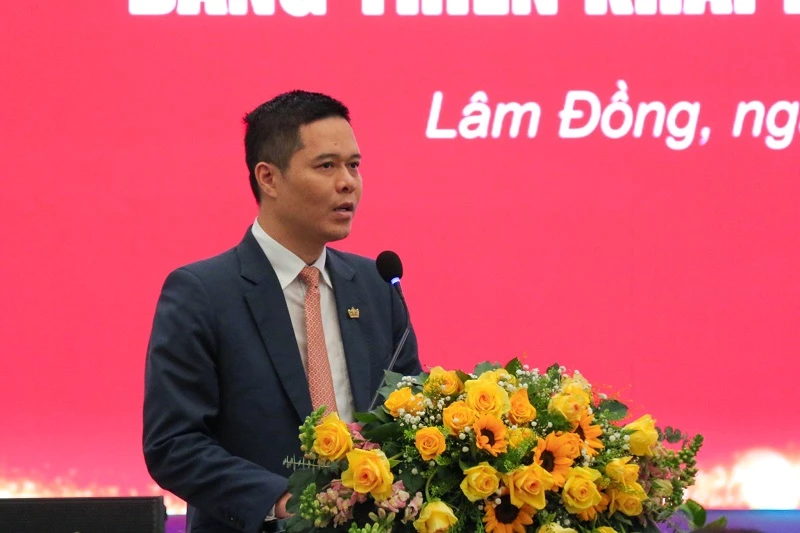 Ôg Trần Ngọc Nhật – đại diện Công ty Cổ phần Hoàng gia Đà Lạt, phát biểu ý kiến.