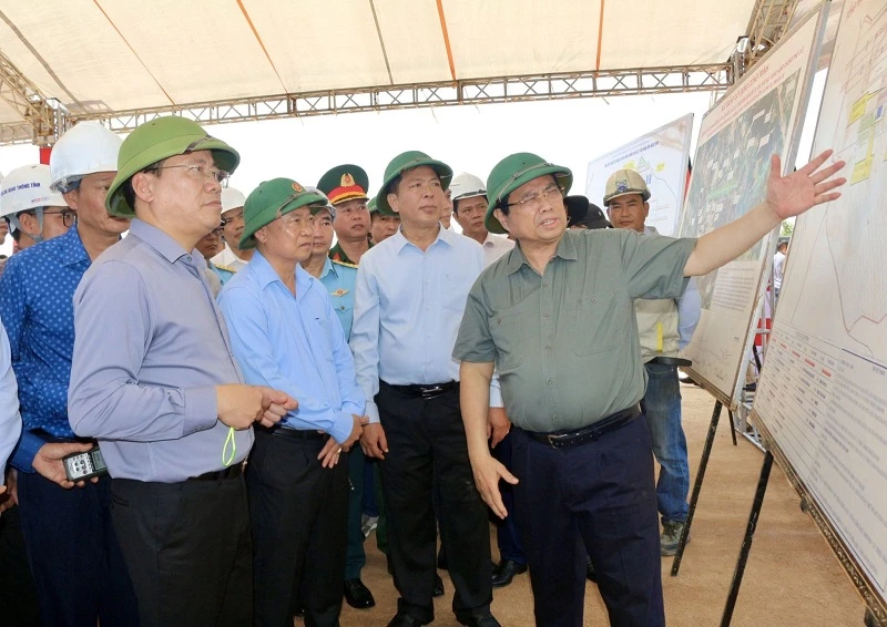 Thủ tướng đánh giá đây là công trình có yêu cầu đặc biệt nghiêm ngặt về an ninh, an toàn hàng không. Thủ tướng đánh giá đây là công trình có yêu cầu đặc biệt nghiêm ngặt về an ninh, an toàn hàng không.