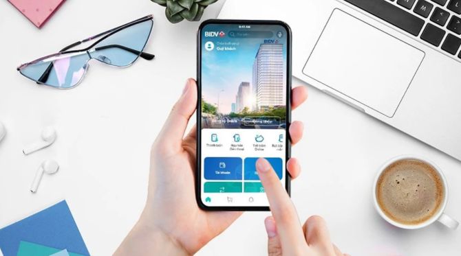 Ngân hàng đồng loạt chặn giao dịch trên thiết bị di động rủi ro