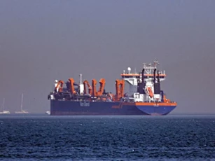 Giá dầu tăng vọt và nỗi lo đứt gãy nguồn cung do xung đột tại Trung Đông