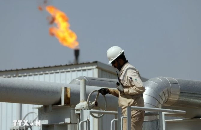 Công nhân một nhà máy lọc dầu ở Iraq. Ảnh: Tân Hoa Xã. Công nhân một nhà máy lọc dầu ở Iraq. Ảnh: Tân Hoa Xã.