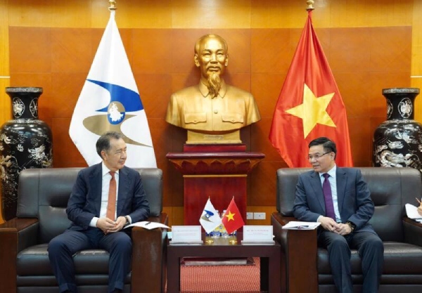 Việt Nam đề nghị EAEU gỡ nút thắt cho dệt may và thủy sản