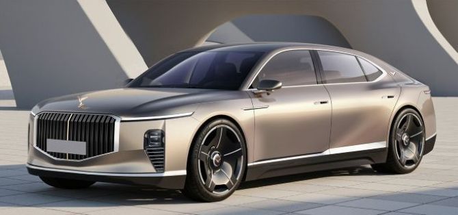 VinFast ra mắt 2 mẫu xe siêu sang