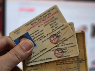 Cảnh giác với 'cò' dịch vụ đổi giấy phép lái xe trên mạng xã hội