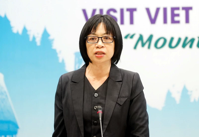 Phó Chủ tịch UBND tỉnh Gia Lai Nguyễn Thị Thanh Lịch chia sẻ thông tin về Năm Du lịch quốc gia năm 2026 đến báo chí quốc tế.