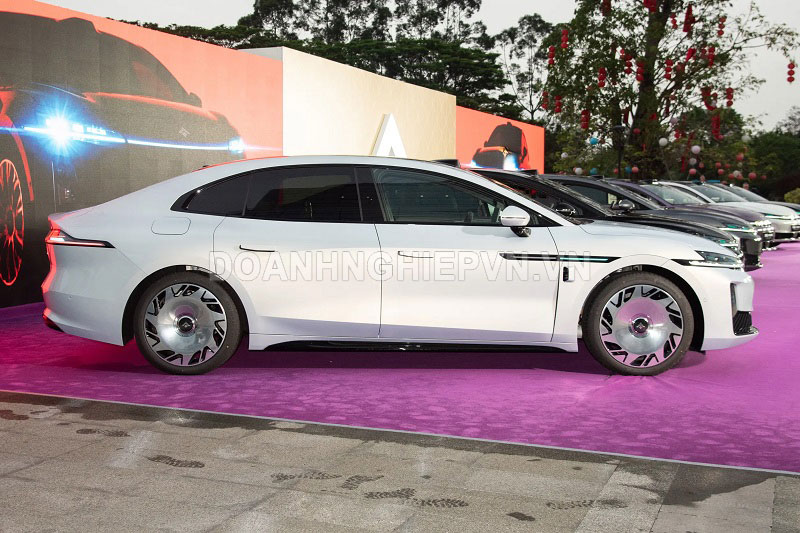 Xe sedan sang chảnh như Mercedes-Maybach S600, công suất 598 mã lực, giá 720 triệu đồng