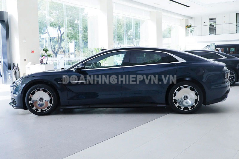 Xe sedan hạng sang dài gần 5,4 mét, công suất 1.000 mã lực, giá hơn 2,5 tỷ đồng