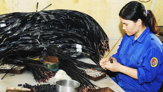 Theo Dự thảo Luật Chuyển đổi số, doanh nghiệp siêu nhỏ sẽ được hưởng nhiều ưu đãi khi thực hiện chuyển đổi số. Ảnh: Báo Nhân dân.