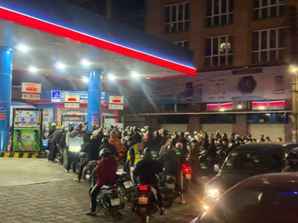 Đề xuất sử dụng quỹ bình ổn để giảm giá xăng dầu