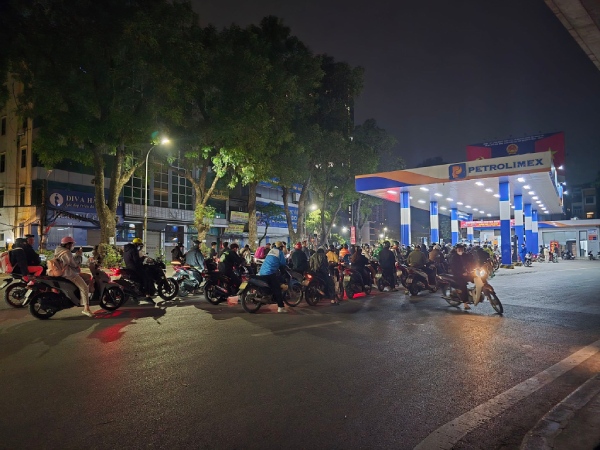 Giá xăng tiếp tục tăng mạnh