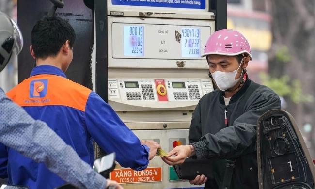 Giá xăng dầu đồng loạt giảm mạnh