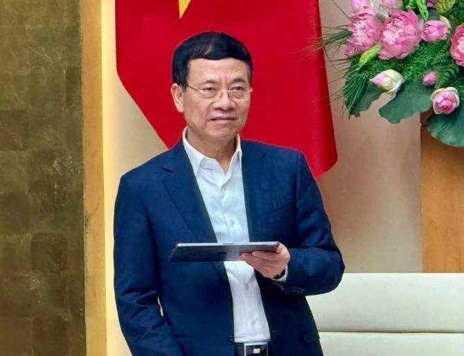 Bộ trưởng Nguyễn Mạnh Hùng báo cáo tại phiên họp. Ảnh: Báo điện tử Chính phủ.