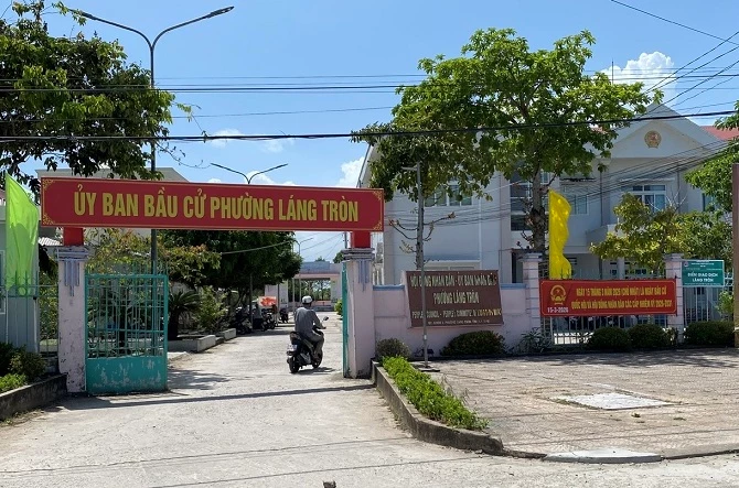 Trụ sở Ủy ban bầu cử phường Láng Tròn.