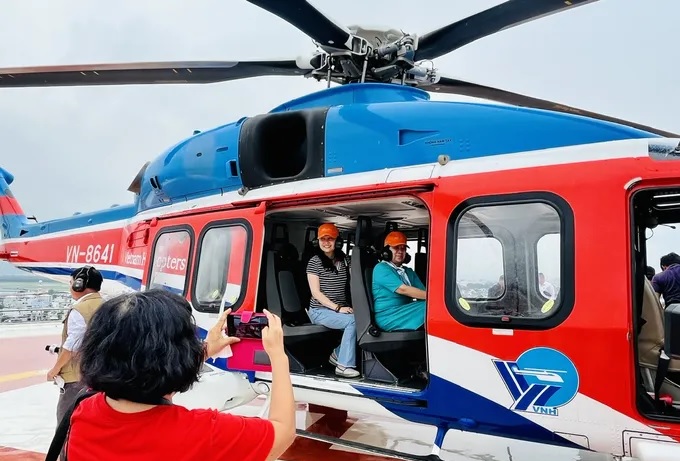TP Hồ Chí Minh khởi động lại tour ngắm cảnh từ trên cao bằng trực thăng