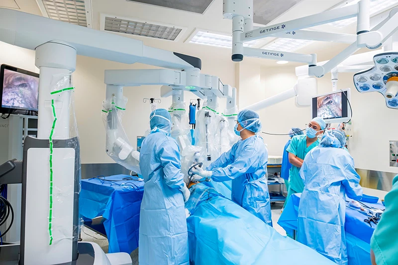 Đội ngũ y bác sĩ FV thực hiện mộ ca mổ ung thư phổi bằng robot da Vinci Xi