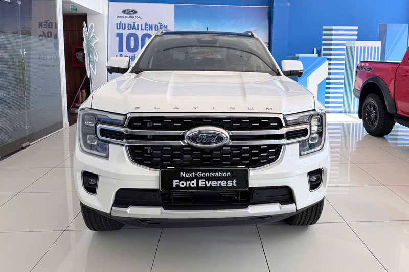 Ford Everest dẫn đầu doanh số phân khúc SUV hạng D tháng 2/2026