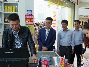 Ngành Thuế Nghệ An 'cầm tay chỉ việc', hỗ trợ hộ kinh doanh kê khai thuế