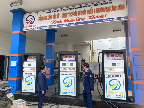 Ninh Bình: Xử phạt doanh nghiệp xăng dầu bán cao hơn giá quy định