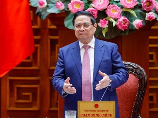 Xem xét bố trí ngân sách hỗ trợ bình ổn giá xăng dầu