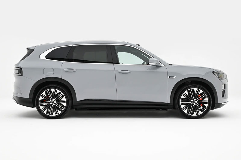 SUV dài 5,1 mét, công suất 1.402 mã lực, giá hơn 1,4 tỷ đồng