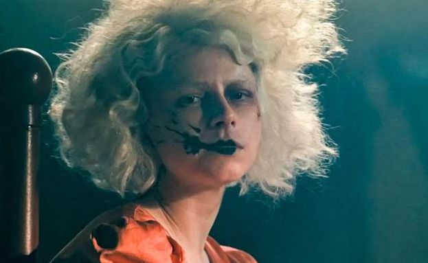 Màn hóa thân xuất thần của nữ diễn viên vừa thắng giải Oscar Jessie Buckley