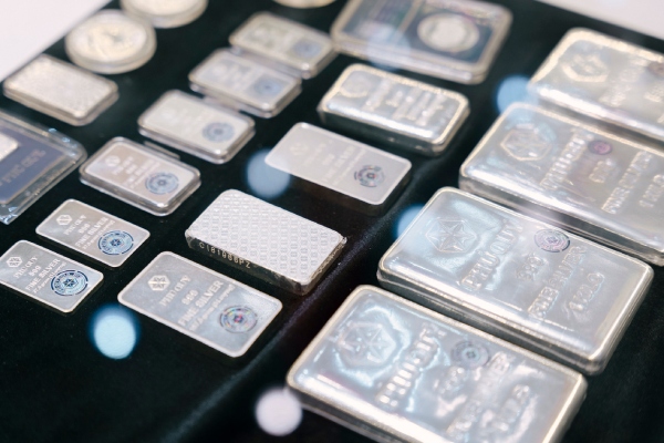 Xem xét giao dịch bạc thỏi trên Sở Giao dịch Hàng hóa Việt Nam